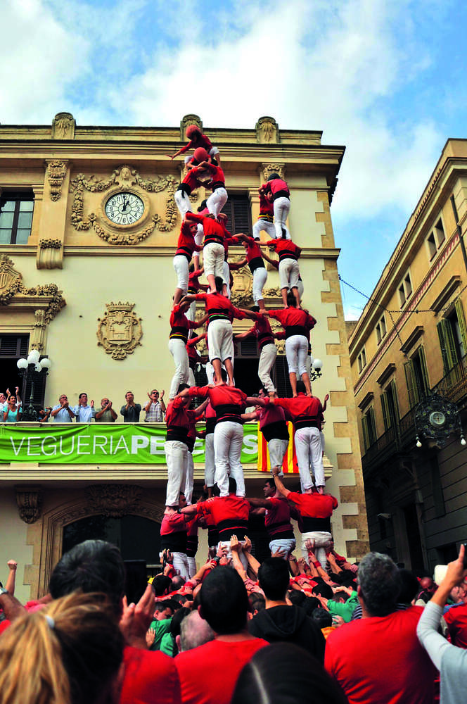 Primer 9 de 8 amb un sol enxaneta dels Castellers de Barcelona