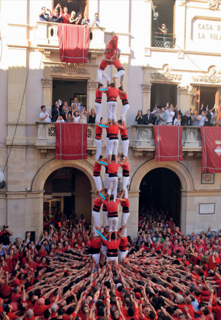 4 de 9 net descarregat per la Colla Joves Xiquets de Valls per Santa Úrsula del 2013